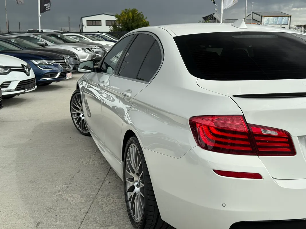 BMW Seria 5 530d - fotografie 3