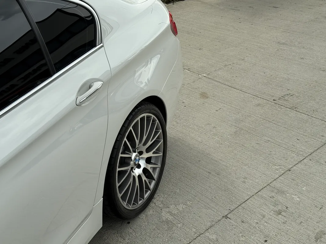BMW Seria 5 530d - fotografie 6