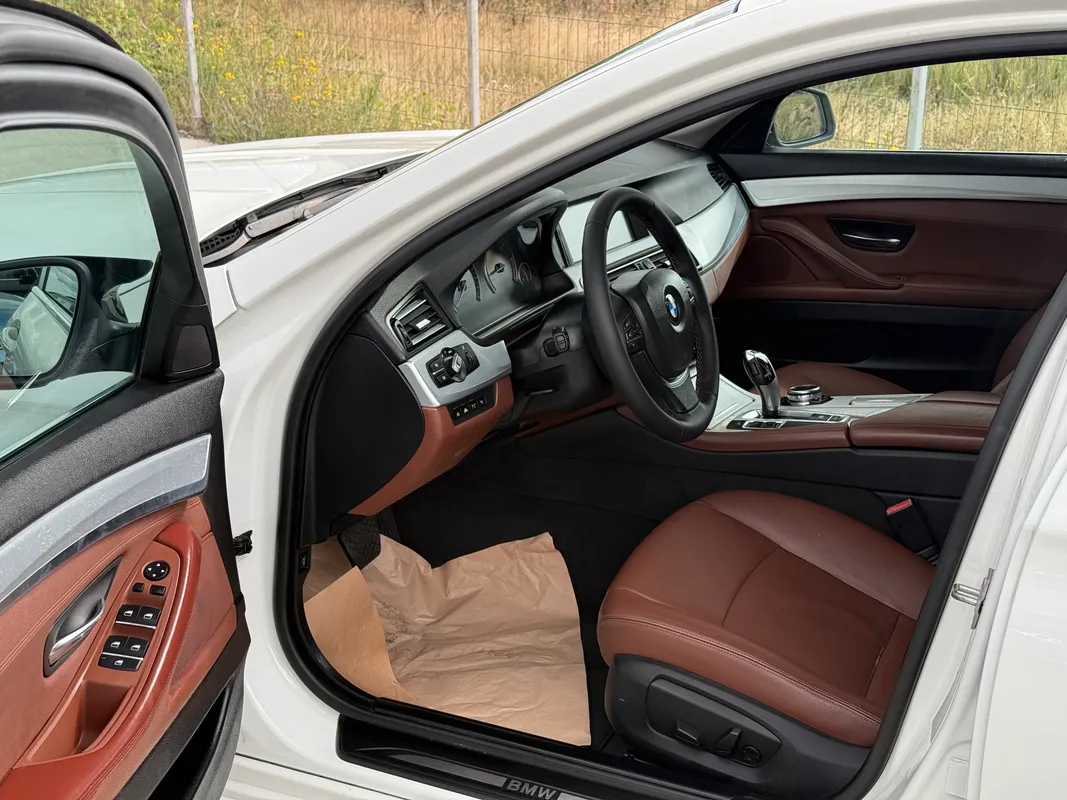 BMW Seria 5 530d - fotografie 11
