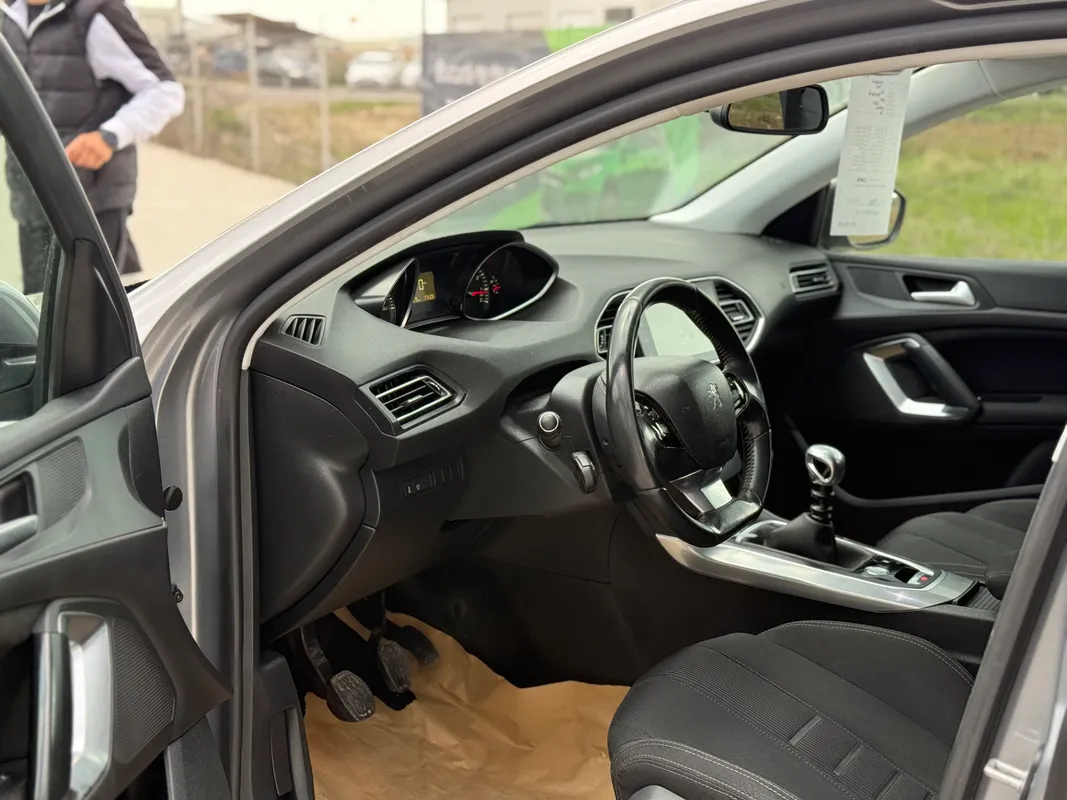 Peugeot 308 - fotografie 5