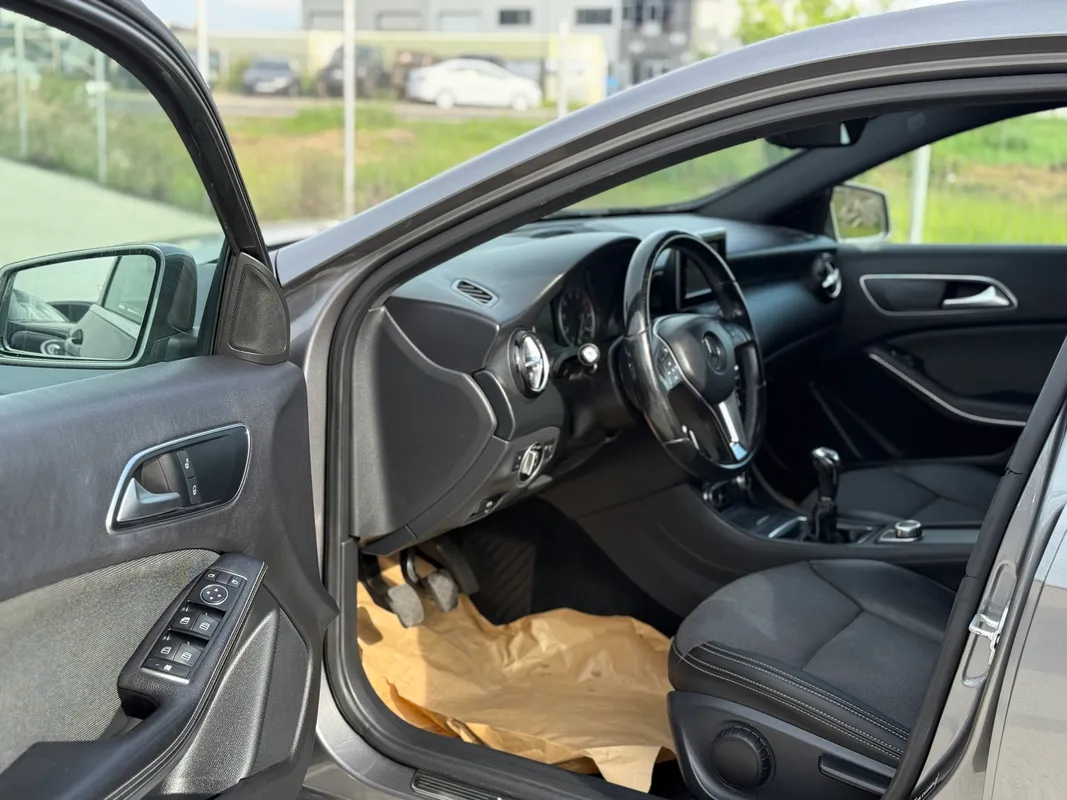 Mercedes-Benz A180 - fotografie 6