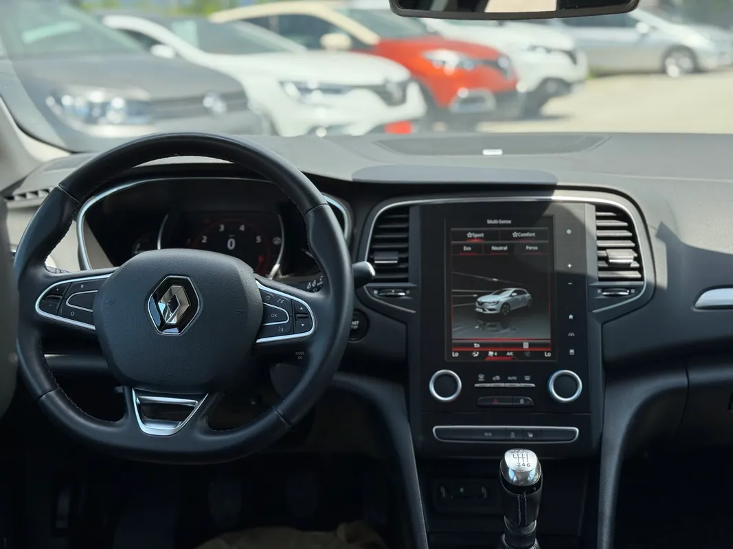 Renault Megane 4 1.2 tce - fotografie 3